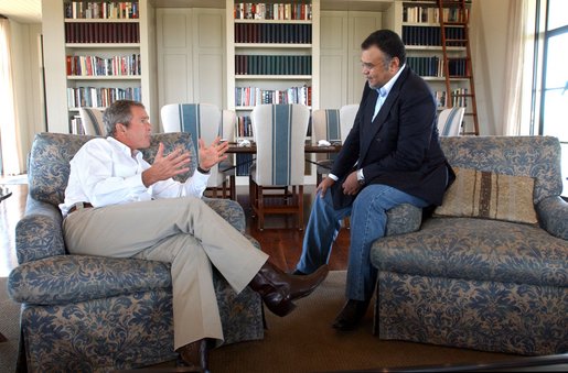 Prince_Bandar_bin_Sultan_with_G.W._Bush
